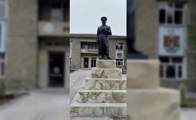 ATATÜRK HEYKELİ YERİNE TAŞINDI