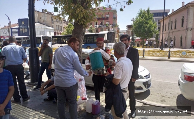 Başkan Evsen’den Vatandaşlara Şerbet İkramı