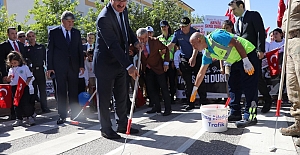 ‘HAYATA SAYGI DURUŞU’ İLE GEÇİTLER KIRMIZIYA BOYANDI