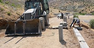 PALU’DA YOL BAKIM ÇALIŞMALARINI SÜRÜYOR